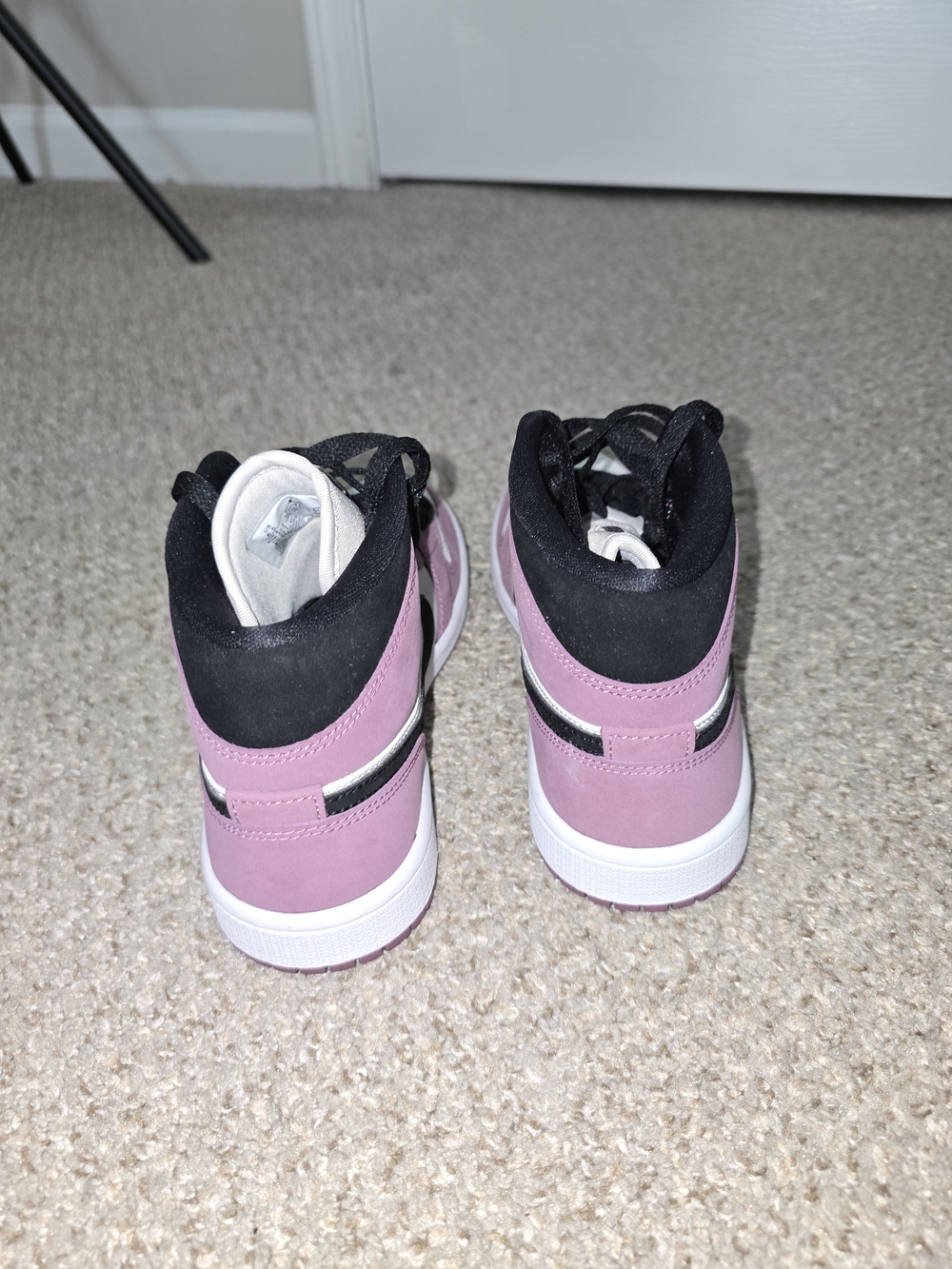 Nike Air Jordan 1 Mid SE Women's High-Top Sneakers In Light Mulberry Size 6.5 - Picture 7 of 10